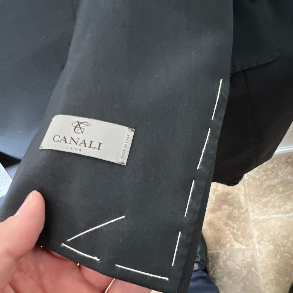 MEN'S CANALI SUIT BRAND NEW 48R(58R)